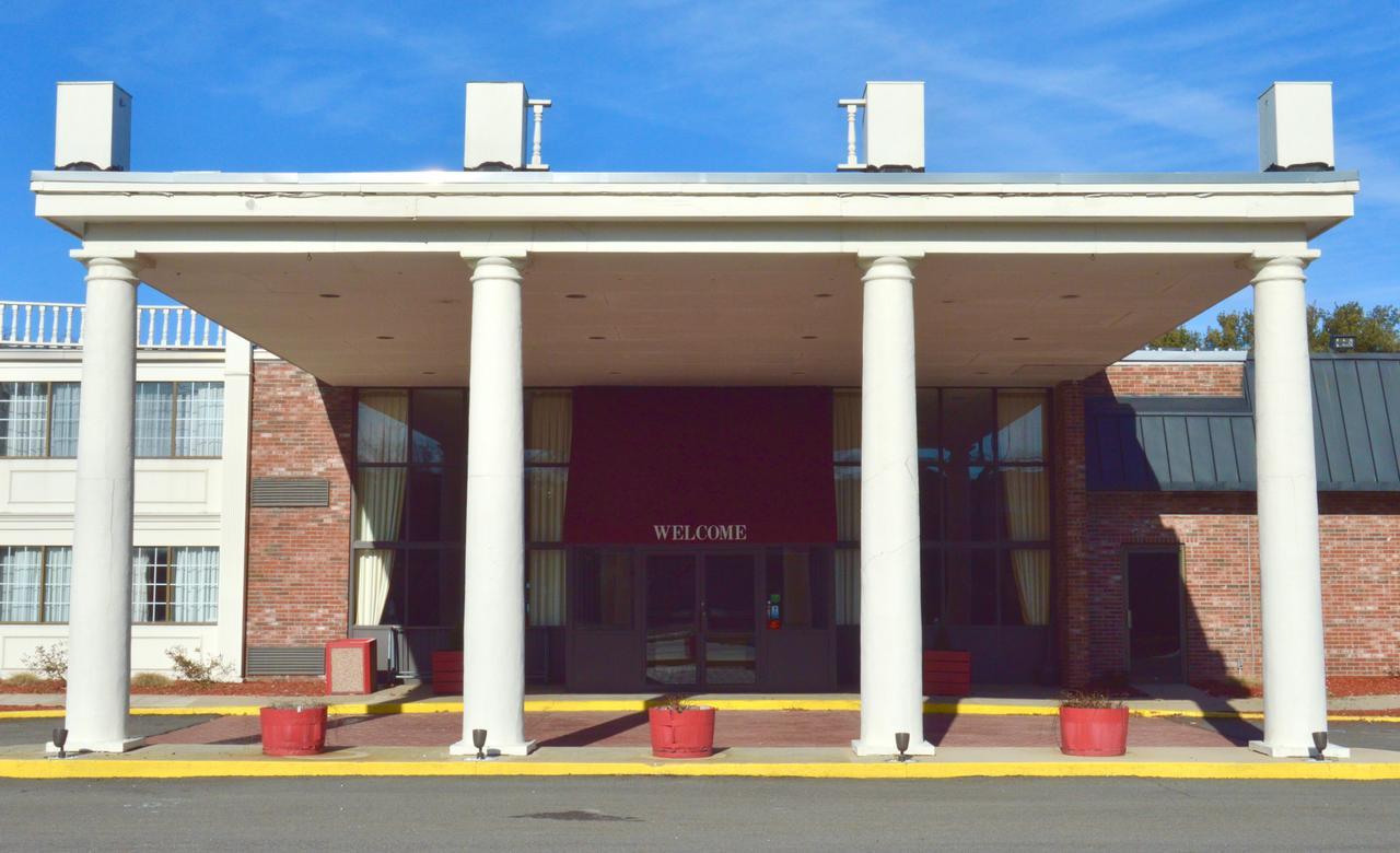 Mystic River Hotel & Suites Exterior photo