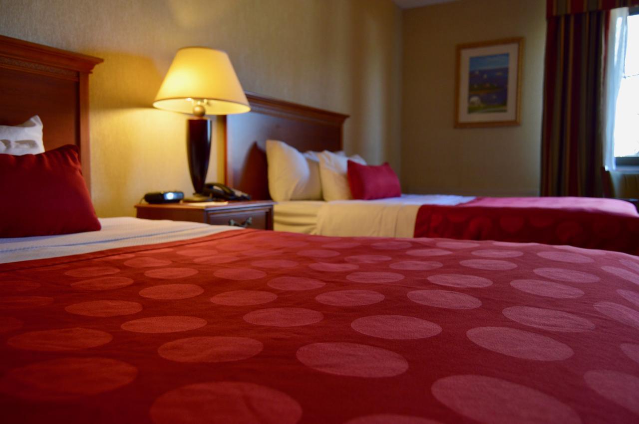 Mystic River Hotel & Suites Exterior photo